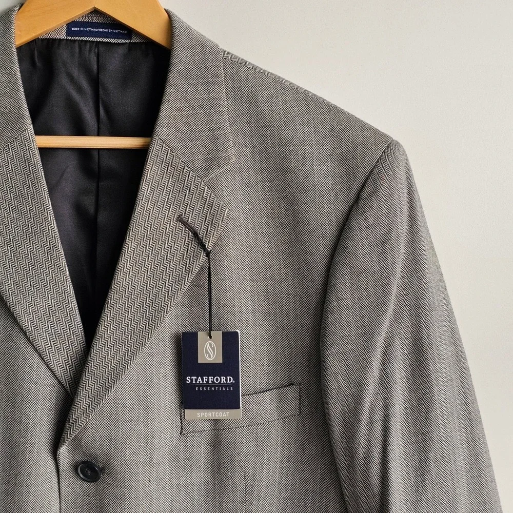 Stafford Essentials Men's Gray‎ Herringbone Classic Fit Sports Coat 42 Short NWT